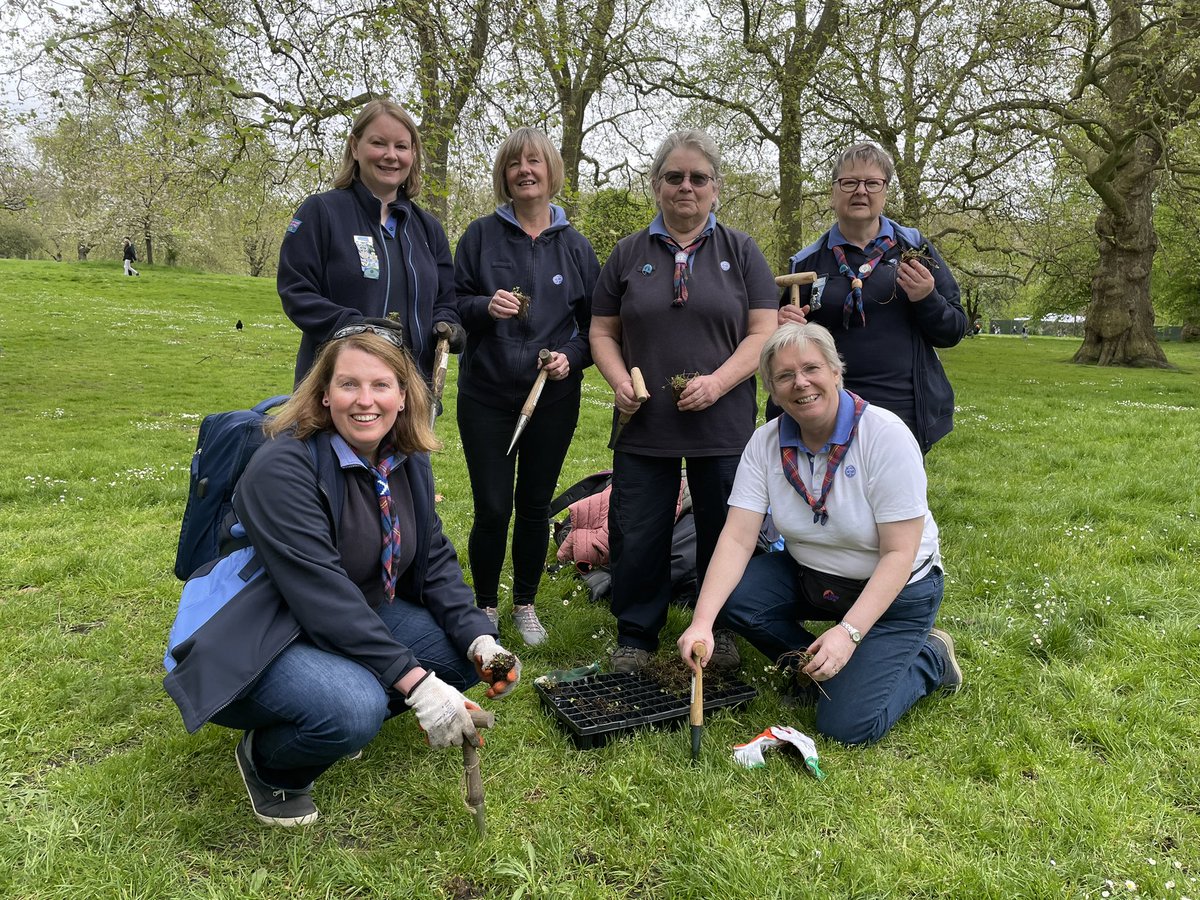 theroyalparks's tweet photo. Nice to have different organisations joining us for @TheBigHelpOut23 plug planting today - including @ScotChiefTeam 🙌

#TheBigHelpOut #Coronation https://t.co/B0lrBWSGAG