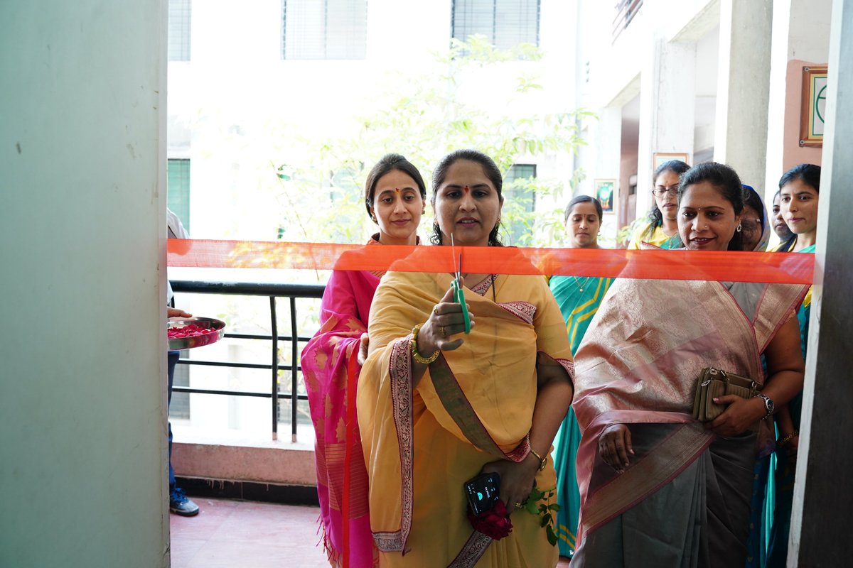 Grampanchayat Yashwantnagar installed five Sanitary Napkin Vending and Disposal Machine on 5th of May 2023 in various high schools and Primary Health Care Centre of the village.
#LSDG #WomenFriendlyPanchayat #MoPR #PanchyatiRaj