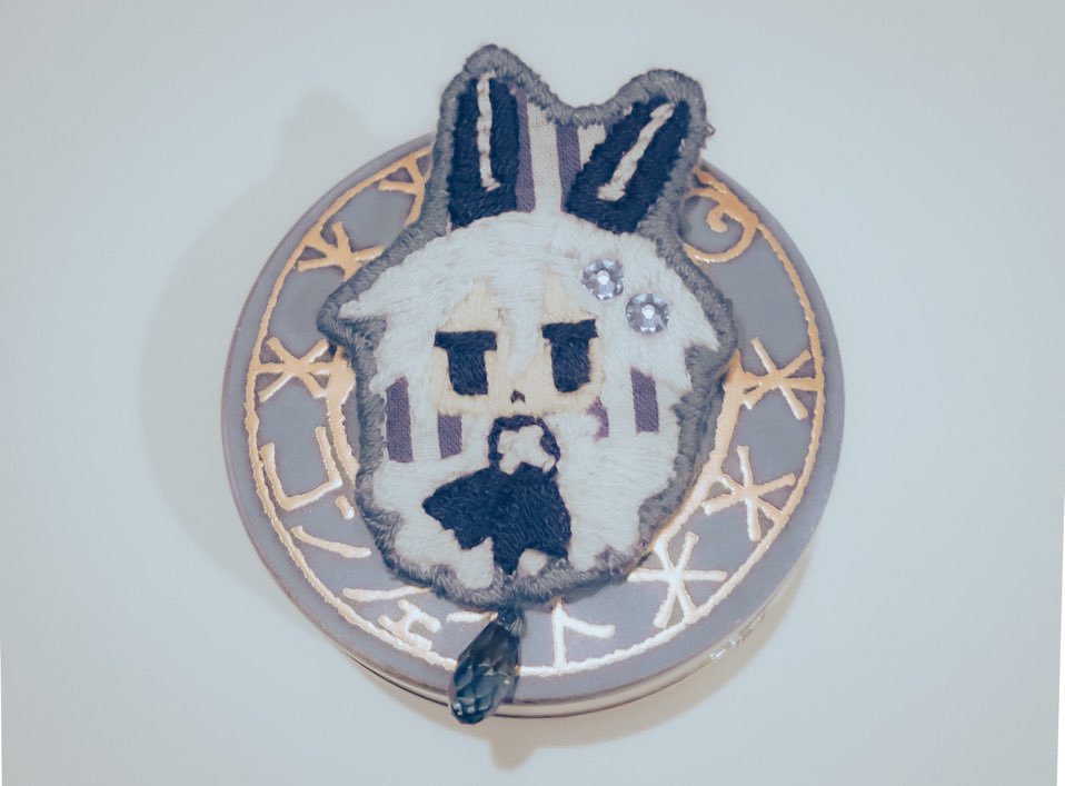 「コミティアで刺繍のトルテバッジをしただ先生(@/shitada_OvO)よりいた」|裏方のイラスト