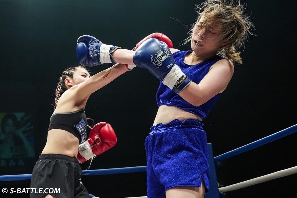 yankeeane's tweet photo. S-BATTLEの試合結果ですが杏里は勝ちましたが僕は負けました。

格闘技をはじめて７ヶ月
4戦3勝1敗
はじめて負けて思う。
「もう2度と負けたくない」

応援してくれた人達が試合終わりに笑顔じゃないのが本気で耐えられない。

だから、次の試合まで追い込みます。

#SBATTLE #エスバトル #格闘技 https://t.co/1I1M1rtzKL