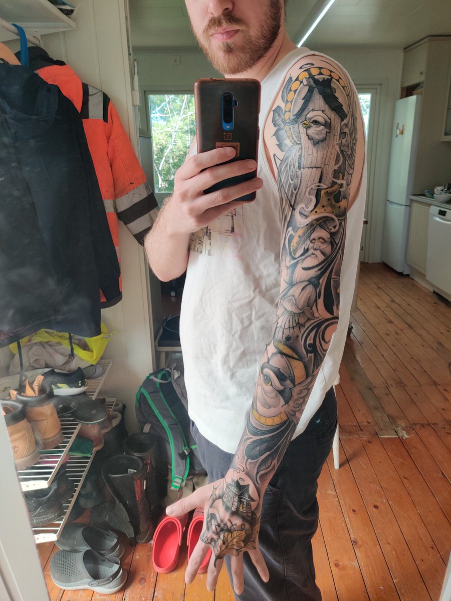 Some touch up left but about 95% done with the sleeve now