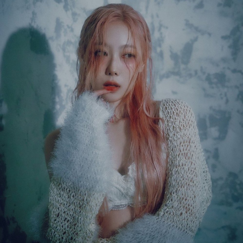 titsout4jiu's tweet photo. the way this would slay as a siren concept but it needs to fit into that fuckass save the earth plotline https://t.co/Tor7yShrBA