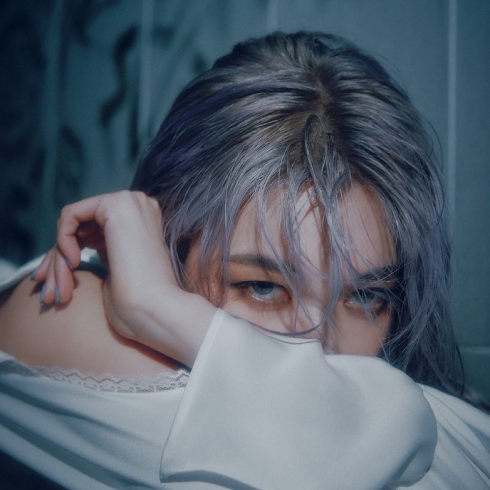 titsout4jiu's tweet photo. the way this would slay as a siren concept but it needs to fit into that fuckass save the earth plotline https://t.co/Tor7yShrBA