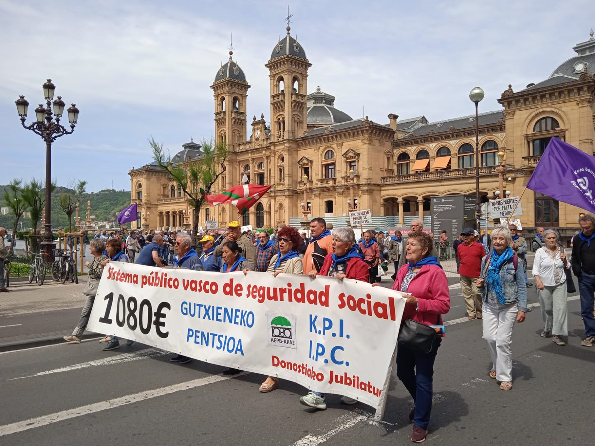 xantims's tweet photo. ASTELEHENERO-Todos Los LUNES Manifestaciónes y Concentraciones en Pueblos Ciudades Euskal Herria el País de L@s Vasc@s PENSIONES PÚBLICAS DIGNAS, MÍNIMAS 1.080 € Gutxienez, SISTEMA PUBLICÓ VASCO SEGURIDAD SOCIAL, NO BRECHA GÉNERO #Oneka #DuintasunaElkartea #GaurGeroa #EHPM #MPEH https://t.co/KWFz13NUZF