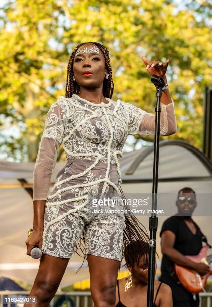 BongoIdeas_'s tweet photo. If not for bad lifestyle choices, this is where Efya should be, cos naturally, she’s a better and more gifted singer than Tiwa Savage. https://t.co/tUR0jc9qqk