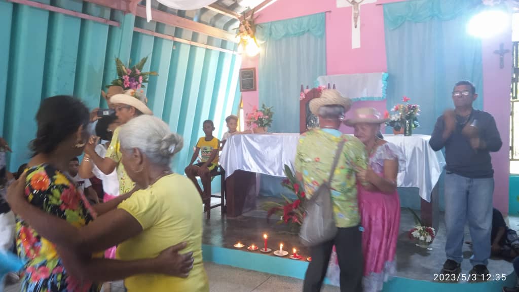 CulturaSucre1's tweet photo. Bailes presentados a la Cruz de Mayo por parte de las y los comparseros. #EnSucreFloreceLaCultura
#SucreSeResteaConNicolás https://t.co/KhsFDIxw2X