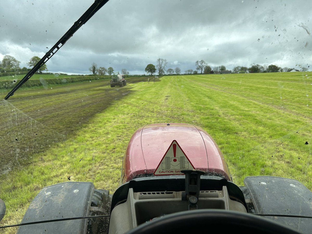 Post silage/pre ploughing for maize slurrying, as much fun as putting your finger in your eye😴
