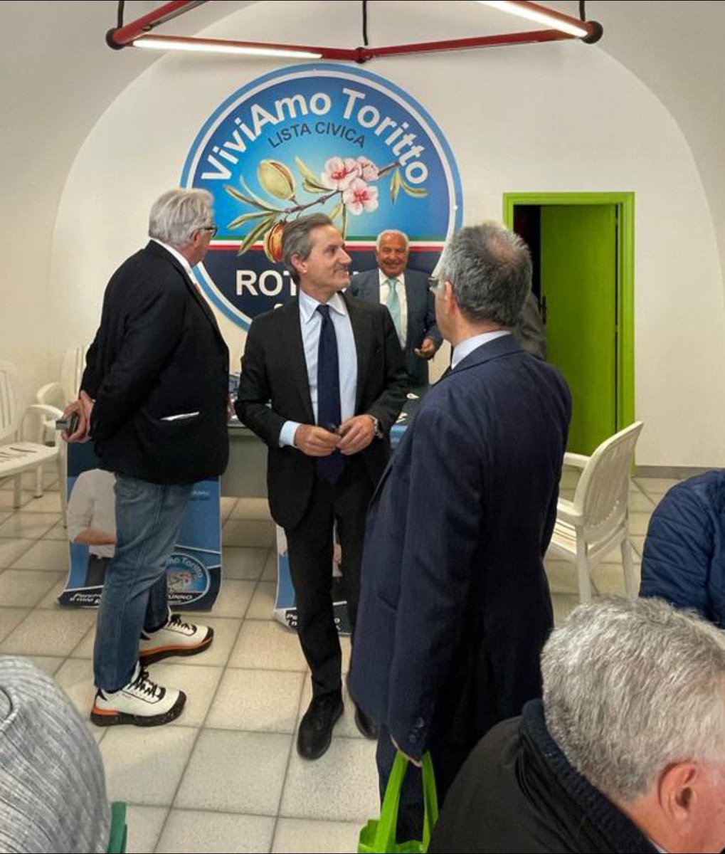 StefanoCaldoro's tweet photo. Alcune immagini di questo weekend in #Puglia per sostenere i candidati sindaci
Dionisio Rotunno per #Toritto
Francesco Spina per #Bisceglie
Maria Perrino per #AscoliSatriano
Pietro Picerno per #Poggiorsini https://t.co/lkVzGpoS6K