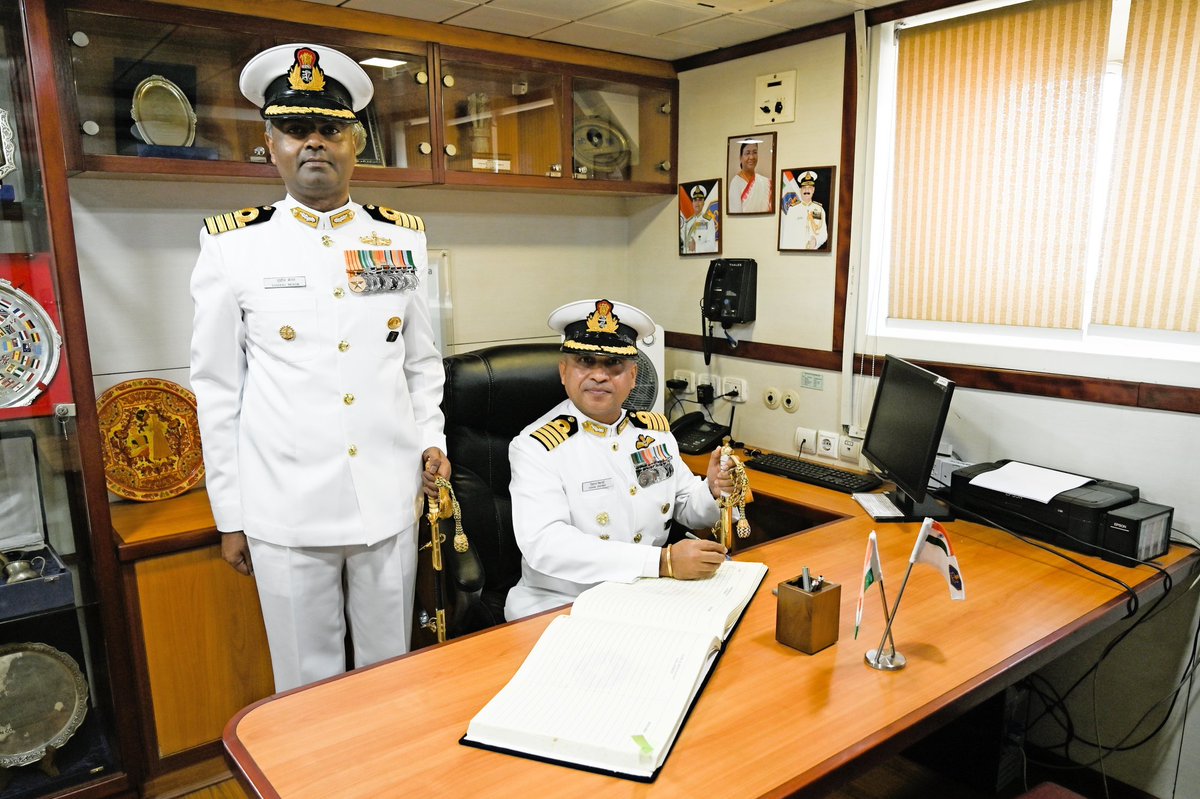 CaptDKS's tweet image. Capt V Bishnoi, a fighter pilot par excellence, assumes  command of #INSVikramaditya. An alumnus of #NDA #DSSC #HACC, he has commanded NAS #DEGA, Sea Harrier Sqn #INAS300 &amp;amp; warships Trikand &amp;amp; Ghariyal. All the very best Vishal &amp;amp; R 33 @nitingokhale
@indiannavy @BharatShaktiBSI