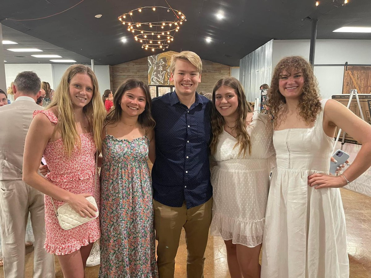toja94's tweet photo. A very special Senior Sunday ! https://t.co/roOiBuP7w6