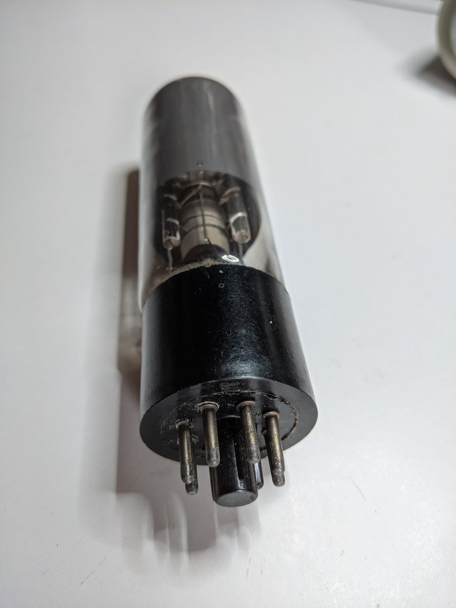 stdlogicvector's tweet image. Activate Hivemind! Can someone identify this tube? There are no markings on the base and the number inside (856A5) gives no results.