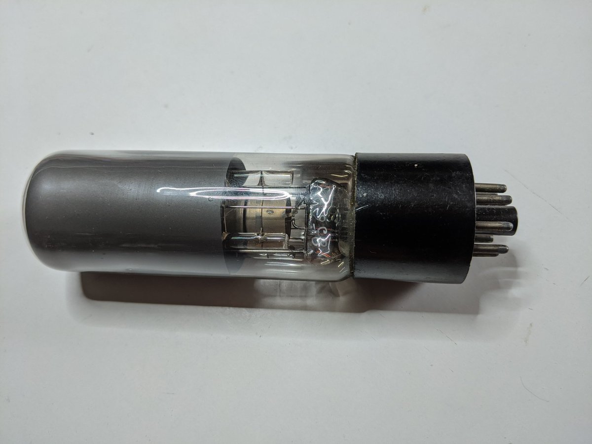 stdlogicvector's tweet image. Activate Hivemind! Can someone identify this tube? There are no markings on the base and the number inside (856A5) gives no results.