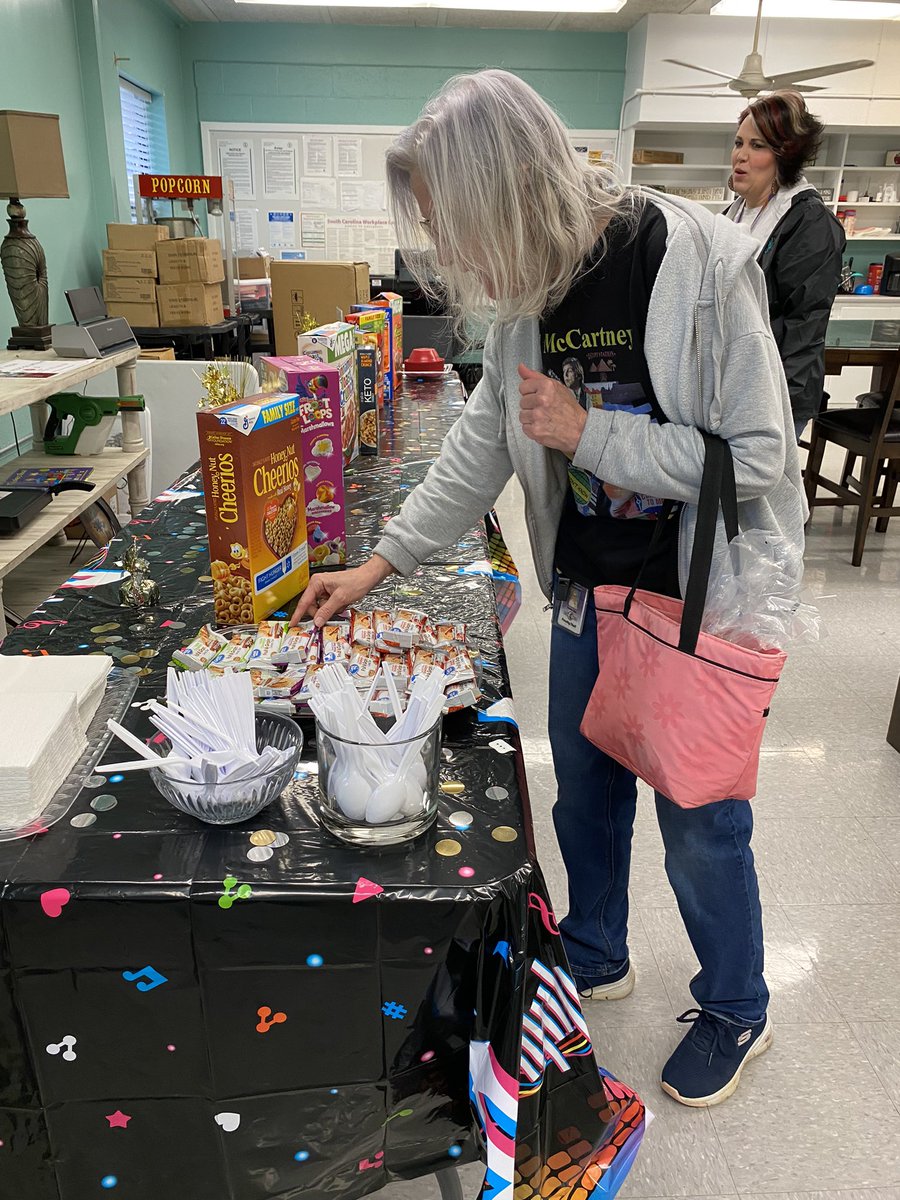 SandersMiddle55's tweet photo. Teachers @SandersMiddle55 “cereal-sly” rock! Our rock star crew is being treated to a cereal bar this morning! #RocknLearn @864Dawkins_ @LCSD55 @loveSCschools https://t.co/6GyyuEjJPI