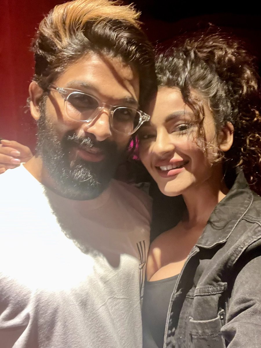 BunnyMailapalli's tweet photo. Superstar @alluarjun With @IamSeeratKapoor ♥️

#AlluArjun𓃵
#Pushpa2TheRule https://t.co/lwZj7qqehT