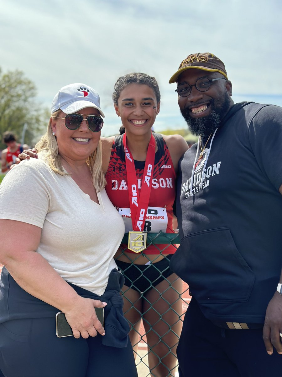 Two-Time Atlantic 10 4x800 silver medalists in 8:55….2:15 split for <a href="/maliyahpaynter/">Maliyah</a> Way to finish baby girl. #catsarewild #gocats