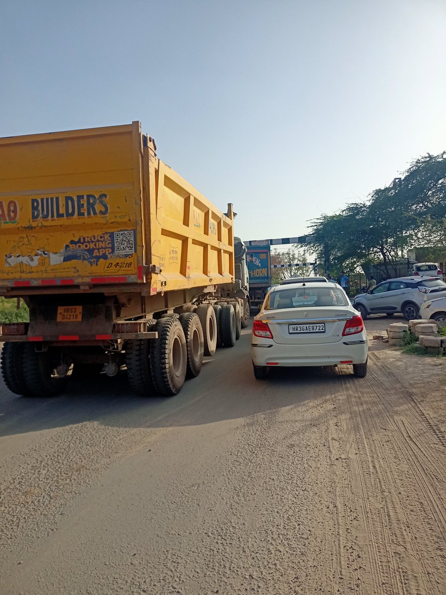 IndianArmy6's tweet image. At jatusana fatak closure time is 30 min to one hour as this is the month of May people face extreme difficulty in afternoons. Kindly reduce this timing.