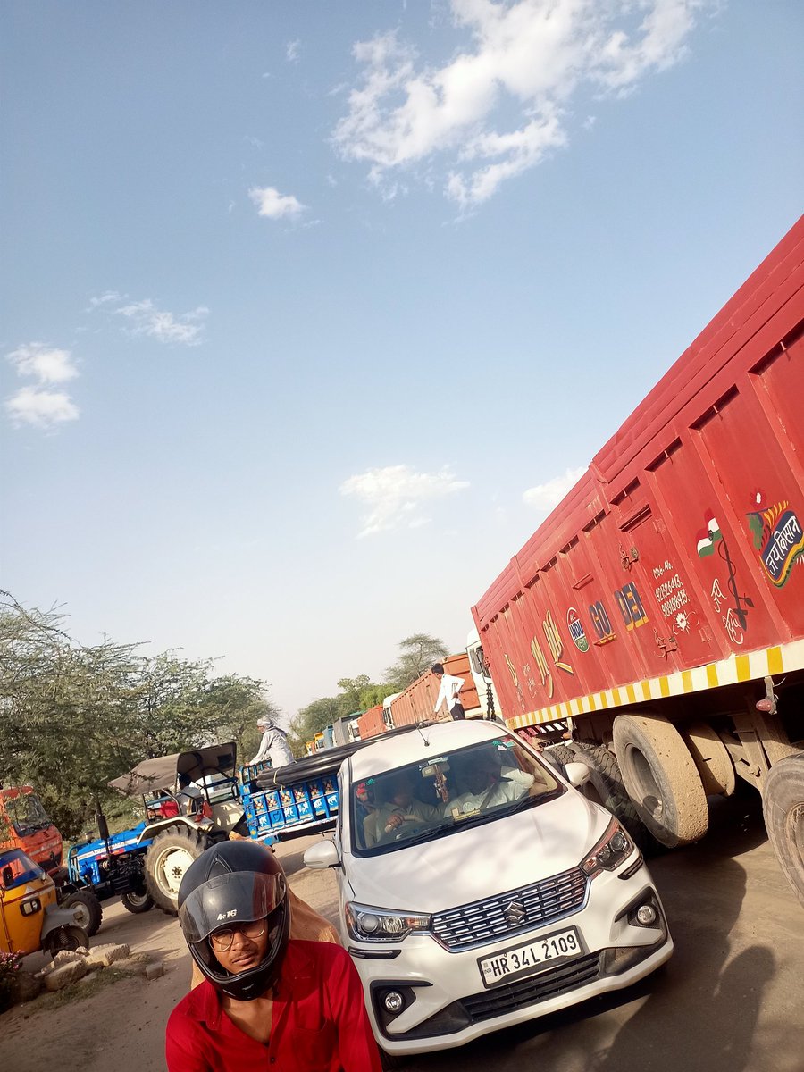 IndianArmy6's tweet image. At jatusana fatak closure time is 30 min to one hour as this is the month of May people face extreme difficulty in afternoons. Kindly reduce this timing.