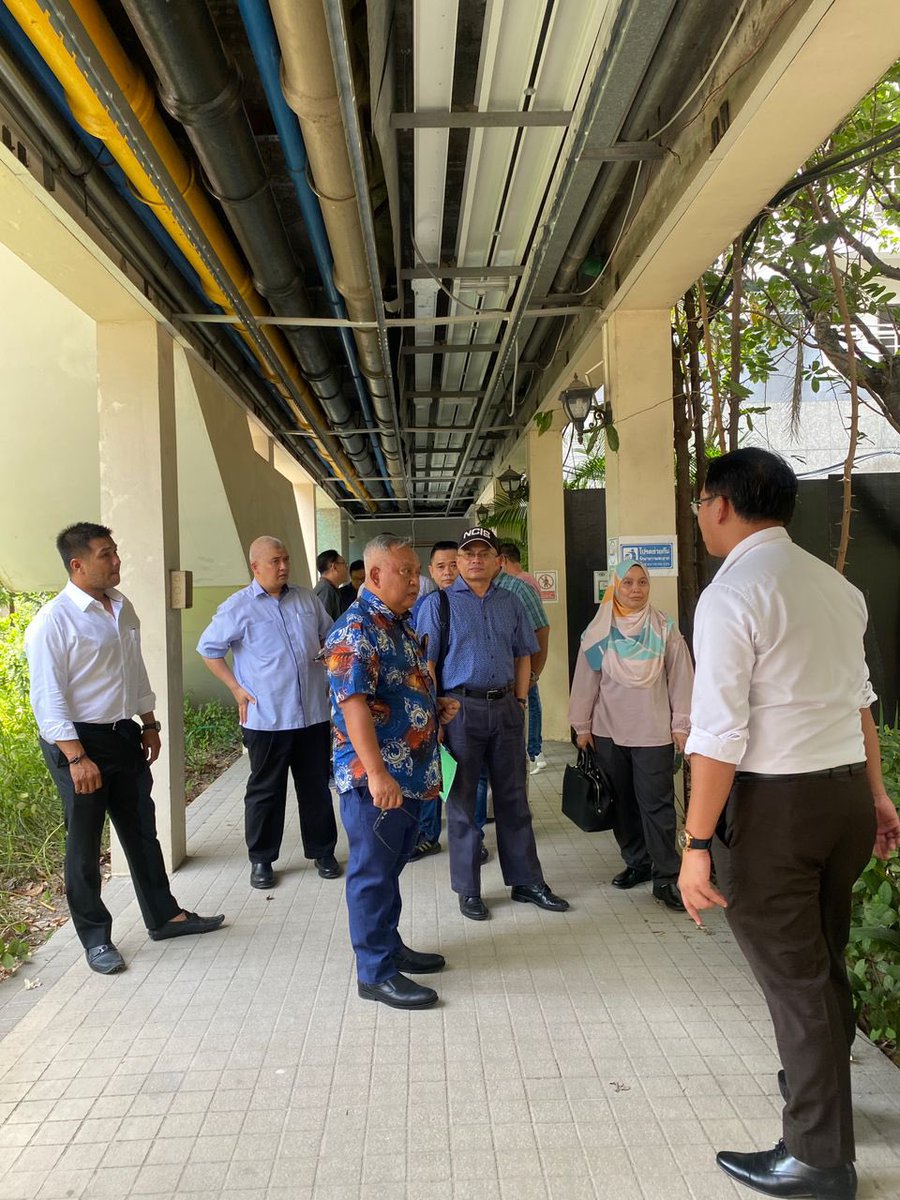 08.05.2023 | Kunjungan hormat Dato' PK CKBA1 ke atas Duta Besar Malaysia di Bangkok serta Lawatan Tapak Projek Menaik Taraf dan Pemuliharaan Kedutaan Besar Malaysia di Bangkok bersama pasukan projek. 

<a href="/MOWorks/">でやんす</a> 
<a href="/IPJKR_Official/">JKR Malaysia Rasmi</a> 
<a href="/irahmadredza/">Ahmad Redza Ghulam</a> 
<a href="/TkpkrBangunan/">PEJABAT TKPKR (Sektor Bangunan)</a> 
<a href="/Ar_Azman_5167/">Ar AzmanHashim</a>