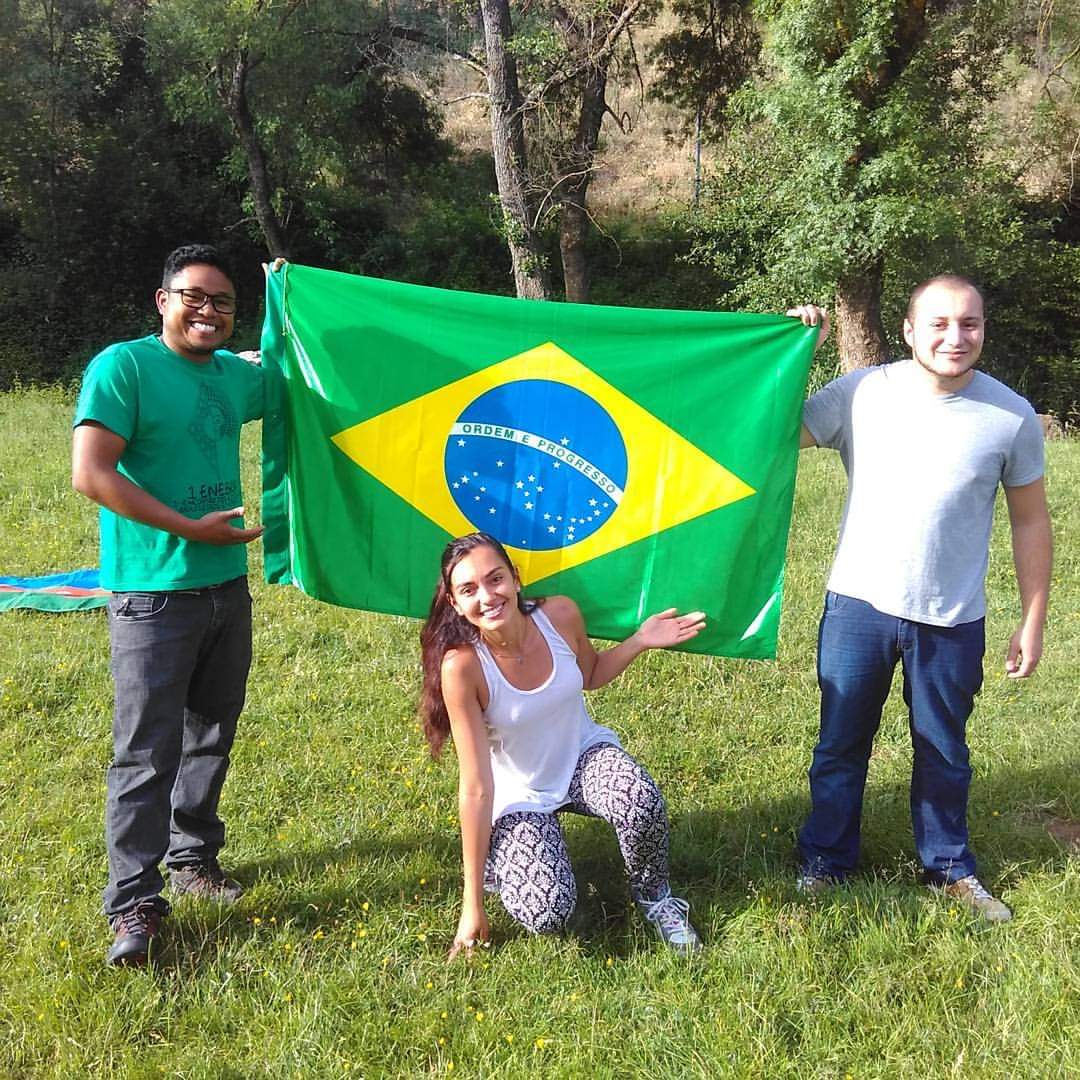 JliaTerra13's tweet photo. Direto do túnel do tempo. #2017
Estudantes de graduação/Intercambistas fazendo um bico de atores no documentário AGRICool do @ipb_pt 
https://t.co/uGN8sAoKrn

#ipb #mobilitystudents #internacionalization #bragança https://t.co/ogYIKKMhlK