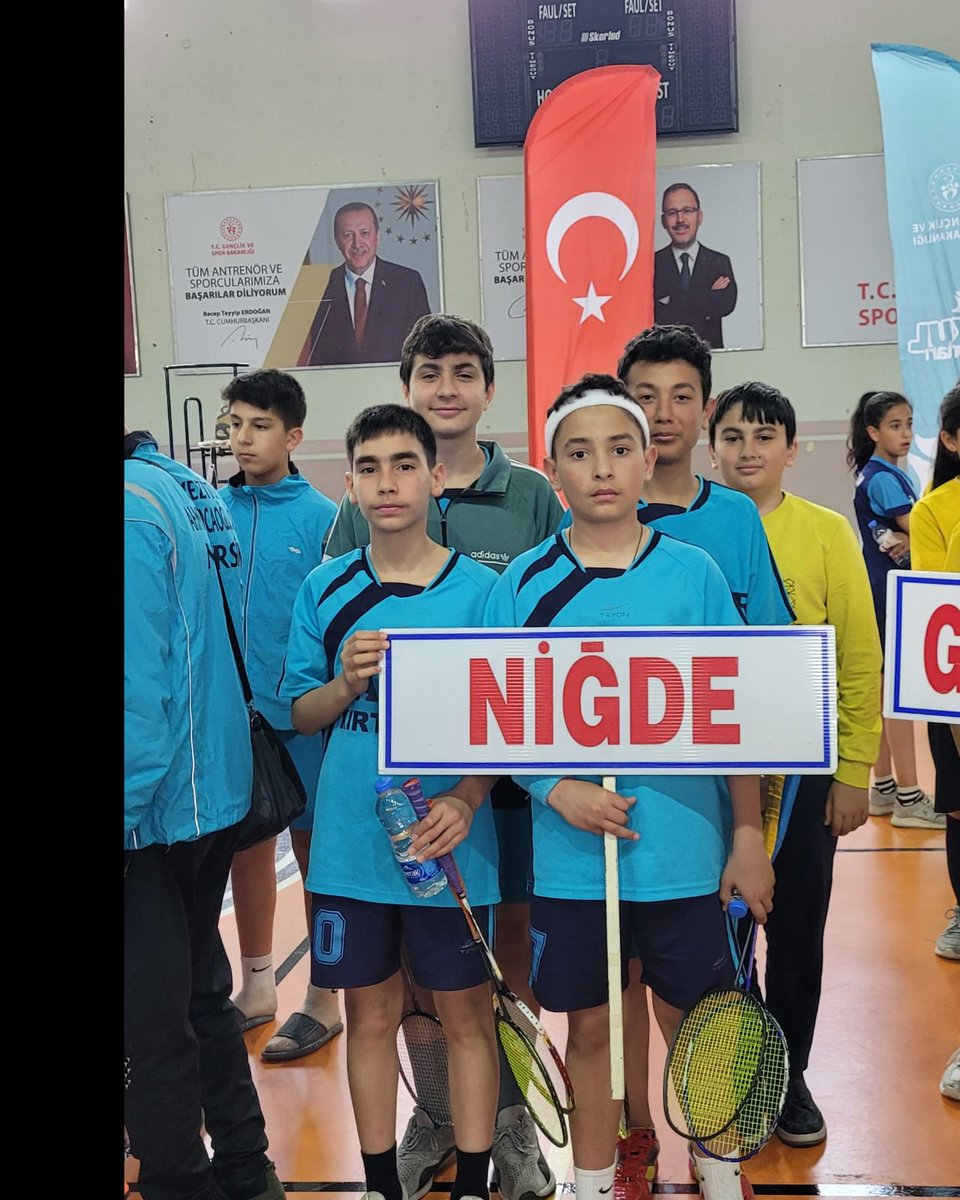 Nevşehir ilinde yapılan Badminton Yıldızlar Grup Müsabakalarındaki başarılarından dolayı Türkiye Şampiyonasına katılmaya hak Kazanan Abdülhamithan Ortaokulu Badminton  takımını ve antrenörlerimizi kutlarız.