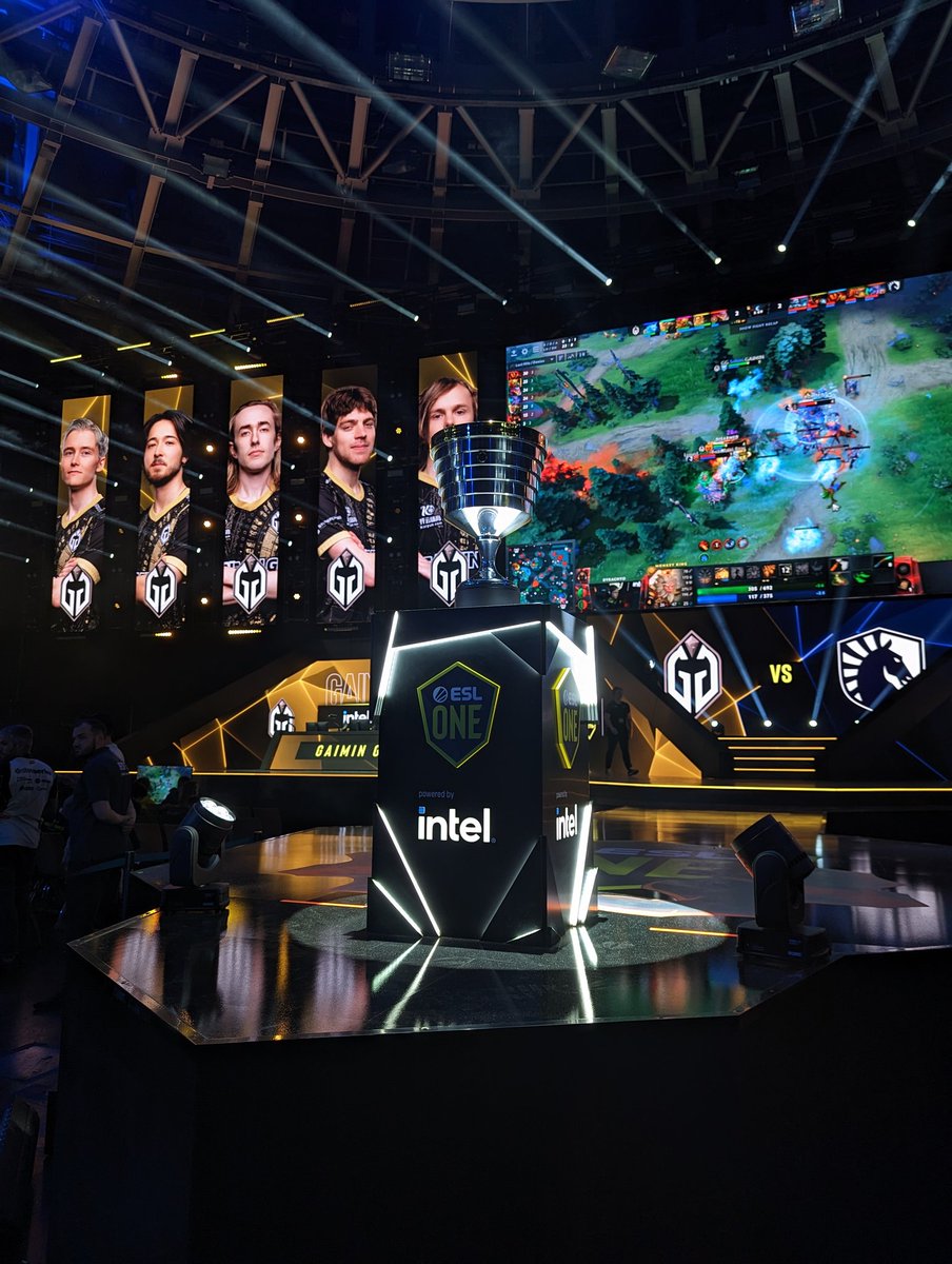 ESL always know how to do a LAN.

Feels good to have finally met everyone after such a long time, hope to see them and many more familiar faces at the next event.