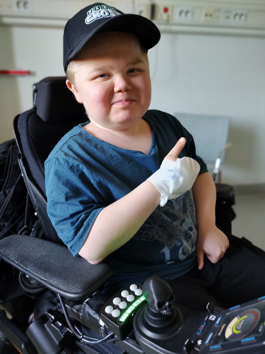 Är på sjukhuset igen för skelettbehandling