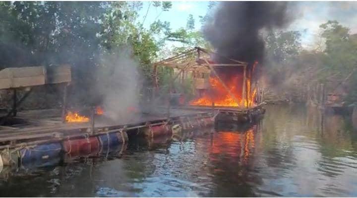 hljohan's tweet photo. En los Parques Nacionales del estado Amazonas serán desmanteladas y destruidas todo tipo de instalaciones que atenten contra la seguridad y defensa de la nación. Está prohibida todo tipo de actividad humana y explotación a cielo abierto que degradan y producen daños irreparables el medio ambiente natural y las especies. Se realizará el barrido total iniciando por Yapacana, donde grupos criminales devastan las áreas fronterizas de seguridad nacional.