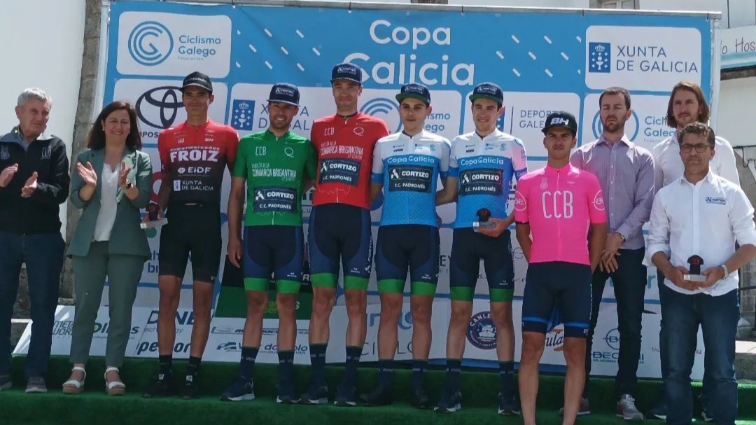 F_Galega de Ciclismo (@f_gal_ciclismo) on Twitter photo #CopaGaliciaEstrada23 | Kminek ratifica en Betanzos o dominio do <a href="/ccpadrones/">Equipo Cortizo</a> na Copa Galicia
🚴♂️ O checo bateu ao chileno Autrán (<a href="/GFroiz/">G.D. Súper Froiz</a>) no espectacular desenlace da #ComarcaBrigantina23. Sinuhé Fernández e Martín Rey manteñen as camisolas de líderes
🔗 bit.ly/42zpFDn #CopaGaliciaEstrada23 | Kminek ratifica en Betanzos o dominio do <a href="/ccpadrones/">Equipo Cortizo</a> na Copa Galicia
🚴♂️ O checo bateu ao chileno Autrán (<a href="/GFroiz/">G.D. Súper Froiz</a>) no espectacular desenlace da #ComarcaBrigantina23. Sinuhé Fernández e Martín Rey manteñen as camisolas de líderes
🔗 bit.ly/42zpFDn
