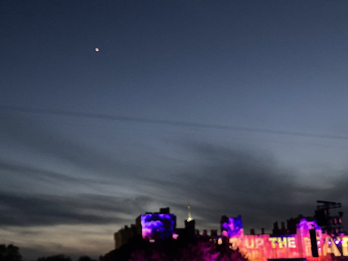 There was one very bright solitary star (planet probably) in the sky over the #coronationconcert last night - the Late Queen watching over it all? A nice thought, perhaps.