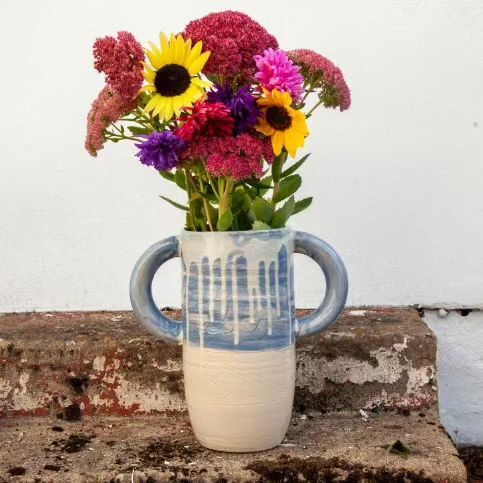 HFDcraftguild's tweet photo. Will Rolls makes nature inspired stoneware pottery embellished with slips.
#slipglaze
#stoneware
#gardenpottery 
#ceramics 
#pottery 
#HerefordshireGuildofcraftsmen 
#clay 
#kilnfired https://t.co/a9p53FkBtE