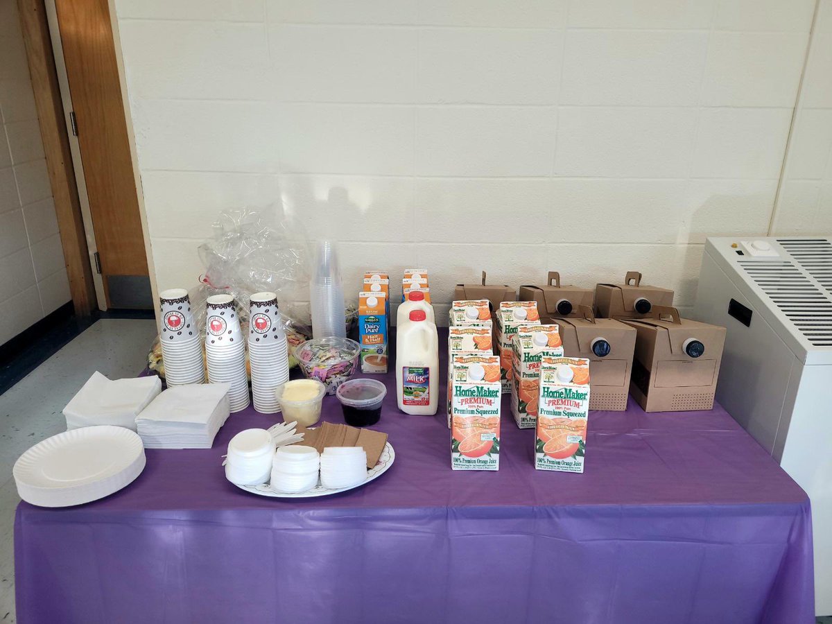 CSSWPPTA's tweet image. Day 1 of WE LOVE OUR TEACHERS! #churchstreetpride #wpproud #TeacherAppreciateWeek @ChurchStreet_WP