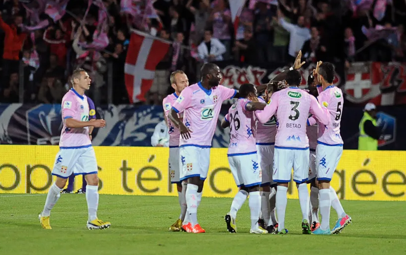 eTG_CroixSavoie's tweet photo. 🔙📅 C'était il y a 10 ans jour pour jour... 🤩
🆚 eTG FC 4⃣-0⃣ Lorient
🏆 1/2 finale | Coupe de France
⚽️  Milos Ninkovic (10'), Yannick Sagbo (20'), Kévin Bérigaud (33'), Nadjib Baouia (80').

📷 AFP https://t.co/2PY3lMB7cl