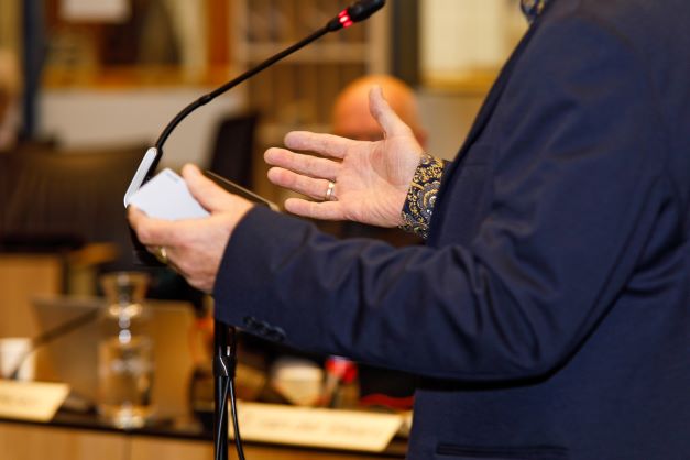 GemeenteEpe's tweet photo. De commissievergaderingen van de gemeenteraad zijn op donderdag 11 mei om 19.30 uur. De agenda en vergaderstukken staan hier 👉https://t.co/VLXUKRbFPs. Kom langs in het gemeentehuis of kijk thuis mee via https://t.co/PleHs5iigF. We beginnen om 19.30 uur. #gemeenteraadepe https://t.co/7dsIcMVSMD