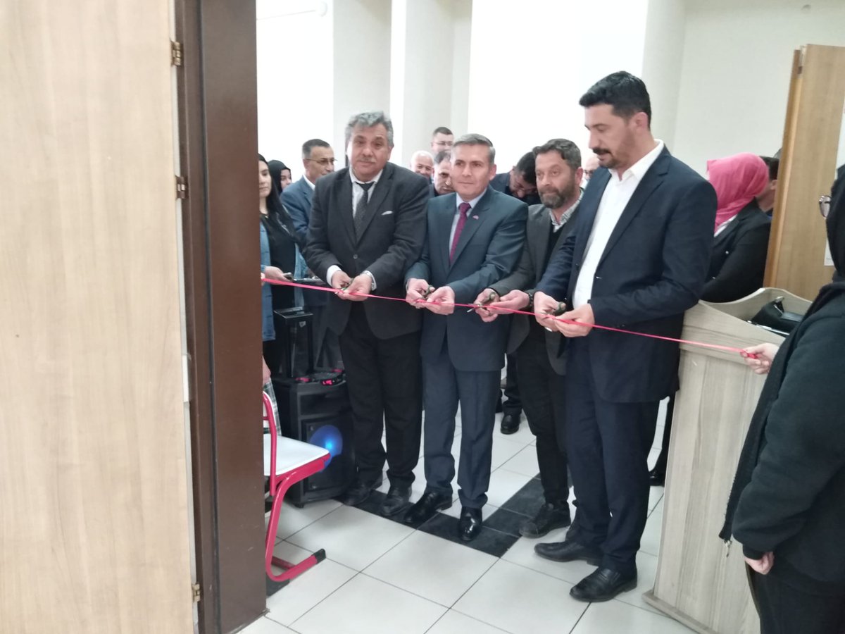 KadEgitim's tweet photo. İlçemiz Belediye Kültür Merkezinde Kitap Fuarı Açılışı Yapılmıştır. Yazarlarımız ve Öğrencilerimizin Buluşması Hafta Boyunca Sürecektir.
@gokhanmurat1 @kadinhanimem @HalisUnal @konyamem https://t.co/JTbUM0UBd4