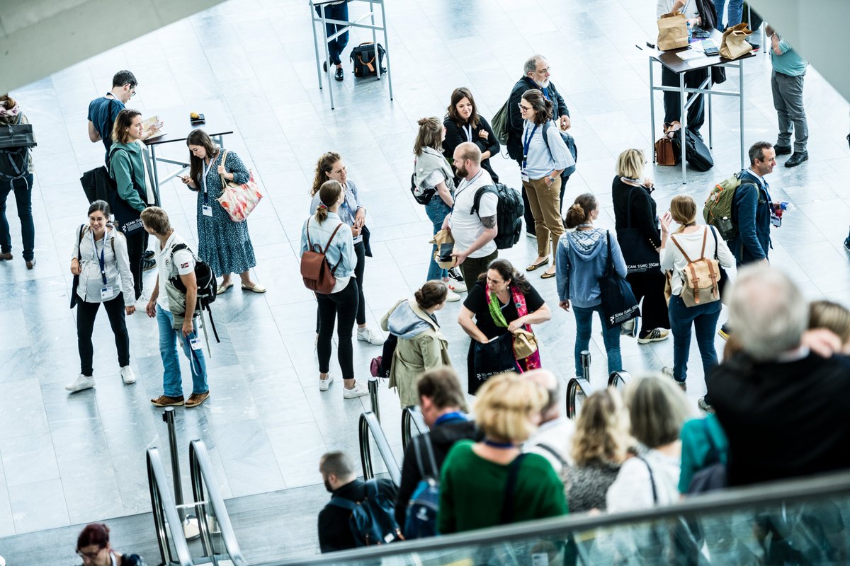 Nur noch zwei Mal schlafen bis zum 7. #SGAIM Frühjahrskongress im <a href="/CongressBasel/">MesseandCongressCenterBasel</a>  unter dem Motto «Together  for better care»!🎉 Wer ist vor Ort dabei?☝️ #MedicalCongress #networking