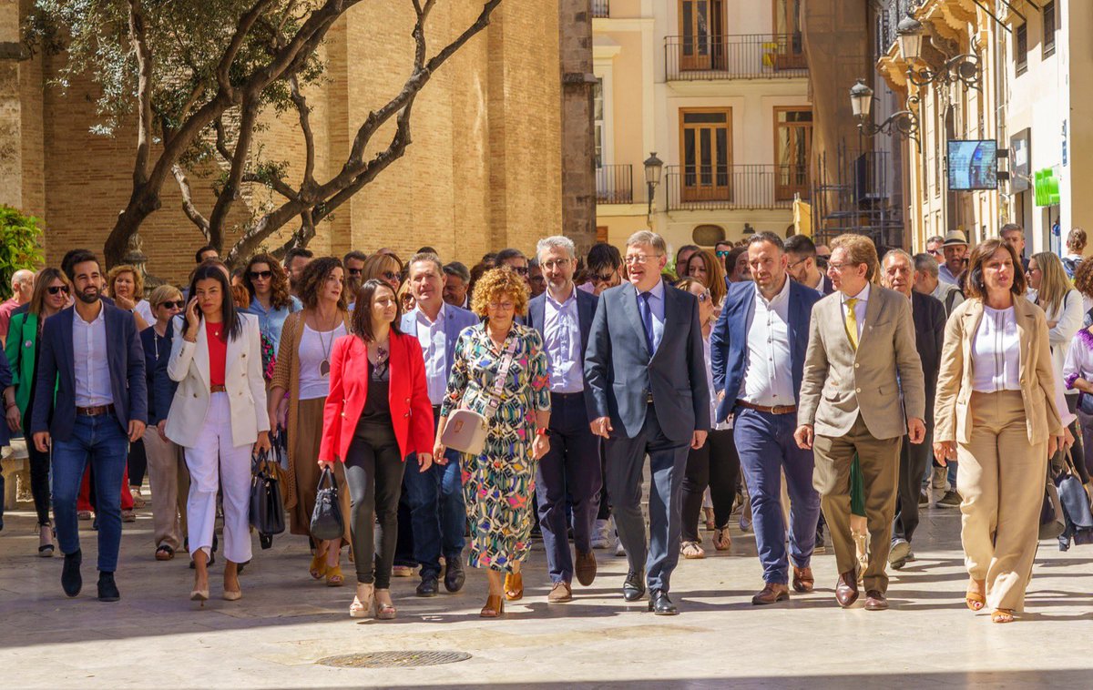 ximopuig's tweet photo. Que el ruido no distorsione el 28-M:

Lo que aquí nos jugamos es el futuro de la Comunitat Valenciana. Avanzar o volver al pasado.
No somos el trofeo de nadie.
Respeto. https://t.co/XC9W3JLSly