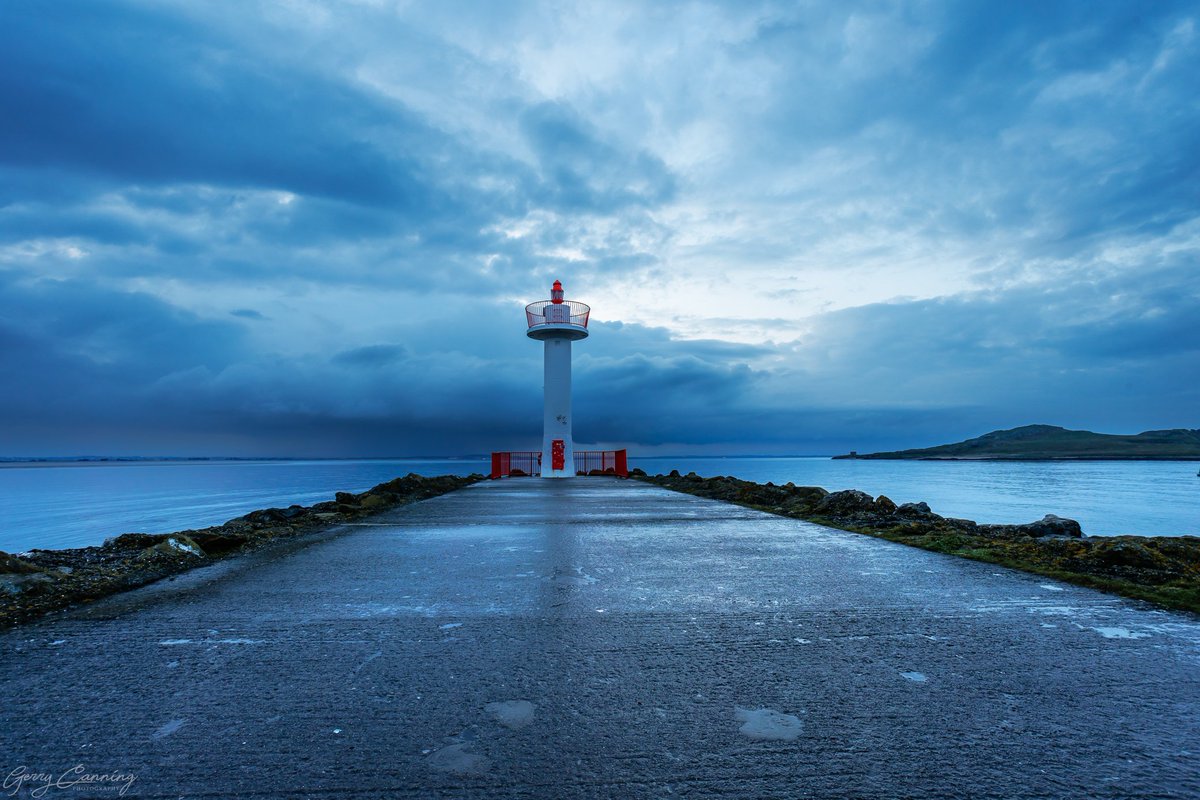 gerryjc's tweet photo. Storm Brewing.

Moody skies at Sunset in Howth last week.

#howthharbour #howth #bluehour #stormclouds #cloudstagram #thefullirish  #dublinexplore #lovindublin #realireland #ireland_daily #daily_ireland #canonr6 #canonphotography #canon1740 https://t.co/9Qgd2O3zZR