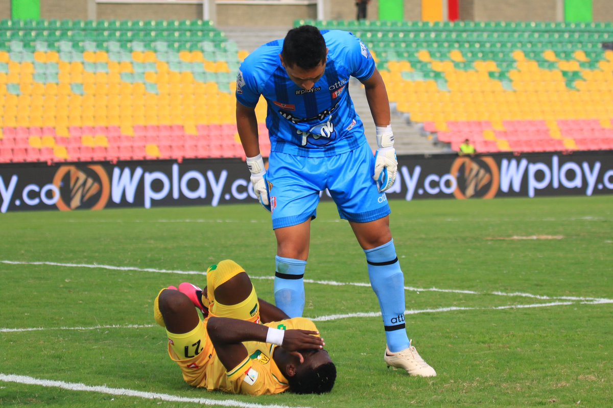 JMorenoVargas's tweet photo. En más de diez años que llevo cubriendo deportes no había visto un jugador tan grosero y con falta de juego limpio como #RamiroSanchez arquero del @UnionMagdalena Fueron cuatro goles en el arco de Sanchez los que mostraron un buen juego del @ABucaramanga https://t.co/jFsHSongxb