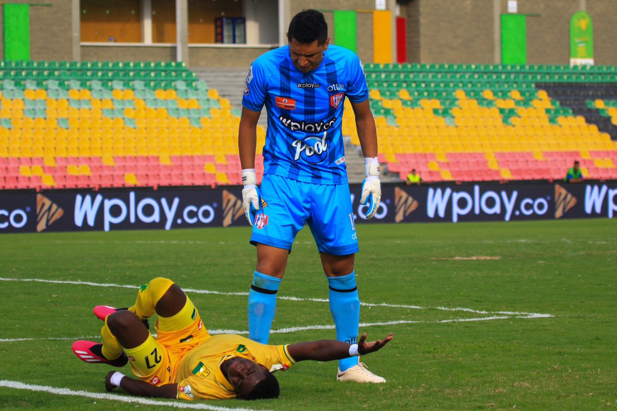 JMorenoVargas's tweet photo. En más de diez años que llevo cubriendo deportes no había visto un jugador tan grosero y con falta de juego limpio como #RamiroSanchez arquero del @UnionMagdalena Fueron cuatro goles en el arco de Sanchez los que mostraron un buen juego del @ABucaramanga https://t.co/jFsHSongxb