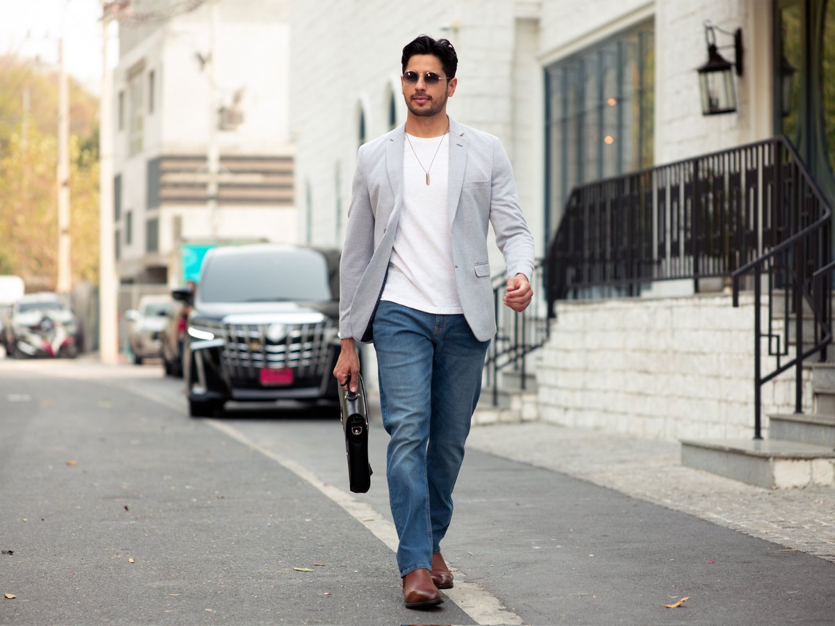 SidharthFC_'s tweet photo. HD Untagged Pics: The Style Icon @SidMalhotra for John Players SS'23 Collection 😍🔥
#SidharthMalhotra #JohnPlayers #PlayItReal #SS23 https://t.co/noDeCKeRt4