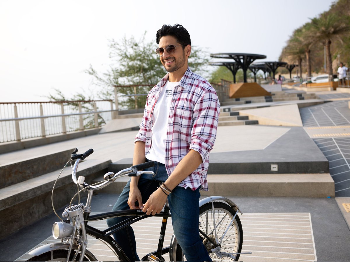 SidharthFC_'s tweet photo. HD Untagged Pics: The Style Icon @SidMalhotra for John Players SS'23 Collection 😍🔥
#SidharthMalhotra #JohnPlayers #PlayItReal #SS23 https://t.co/noDeCKeRt4