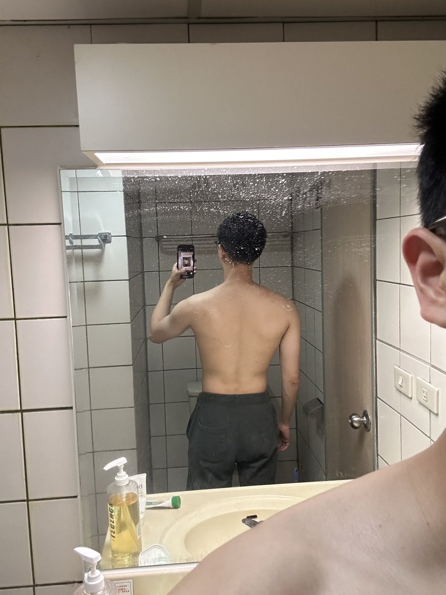 leaf_work_out's tweet photo. 我超不會拍背
嗚嗚嗚
可能是太爛
 #workout #student #bodybuilding #recording #younger #Asian #taiwan https://t.co/WkpUyMsiE0