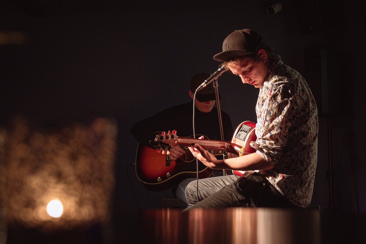 Gatis Mūrnieks jaunās dziesmas videoklipā filmējas kopā ar mīļoto meiteni. 
micrec.lv/lv/aktuali/gat…