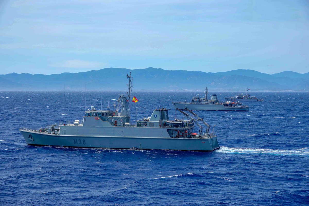 Defensagob's tweet photo. Comienza en aguas del Mediterráneo el ejercicio #ESPMINEX de guerra contra minas, con 14 buques de la agrupación @COM_SNMCMG2 de @NATO_MARCOM liderado por ⚓️ @Armada_esp, junto a 🇮🇹 @ItalianNavy, 🇫🇷 @MarineNationale, 🇹🇷 @tcsavunma y 🇬🇷 @NavyGR.
➡️ https://t.co/6Jmmy0swFA https://t.co/0epBxvQj9f