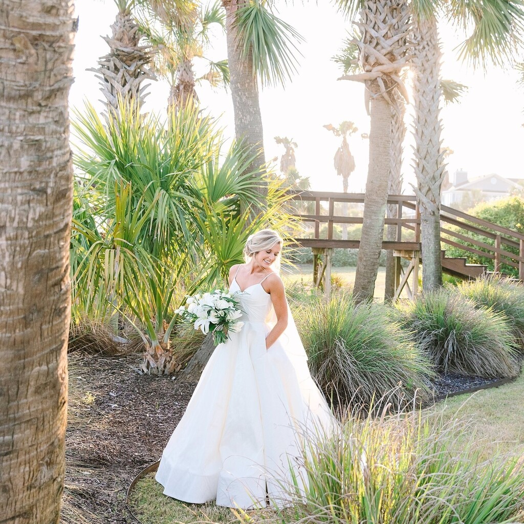 Introducing Mrs. Shellhaas 🥂  Now that Callie is officially married, I am SO PUMPED to share her Cali-vibes bridal portraits 💕 #danacubbageweddings #dcwcouples @_calliechristine_ @charlestonido <a href="/annebarge/">Алиса Милано</a> <a href="/branchstudio/">Whitney Randall</a> instagr.am/p/Cr-zwbltZXG/