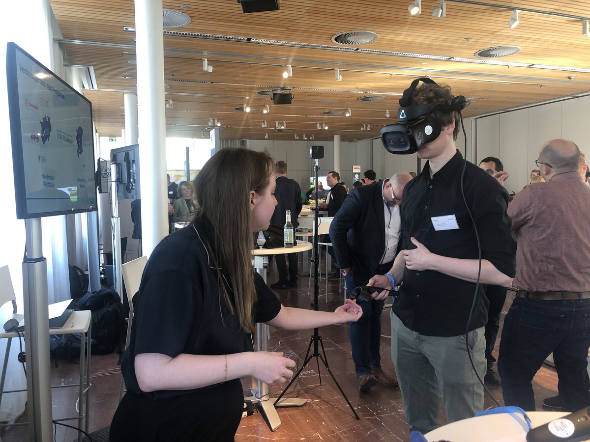 VDVAkademie's tweet photo. 🆙 Wir haben die besten Rezepte für gelungene Lernortkooperationen gemixt. Vielen Dank @BMBF_Bund und @BIBB_de für die tolle #InnoVET Fachkonferenz 2023 in #Berlin. Wir konnten viele tolle Impulse für das InnoVET-Projekt #UpTrain mitnehmen.
#vdvakademie #wirlebenlernen https://t.co/ZUX2cCoBFJ