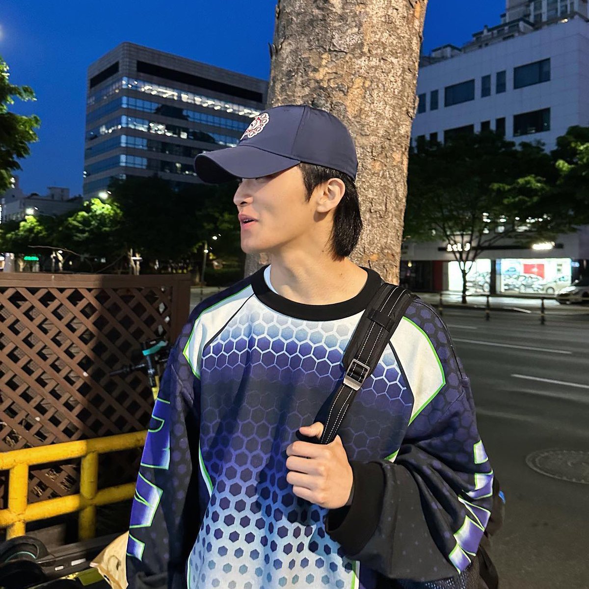 joyfulmarkly's tweet photo. he needs to know that his fans are full time delusionals and parasocials https://t.co/AmaWs12nWW