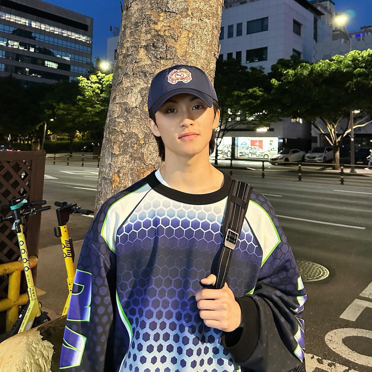 joyfulmarkly's tweet photo. he needs to know that his fans are full time delusionals and parasocials https://t.co/AmaWs12nWW