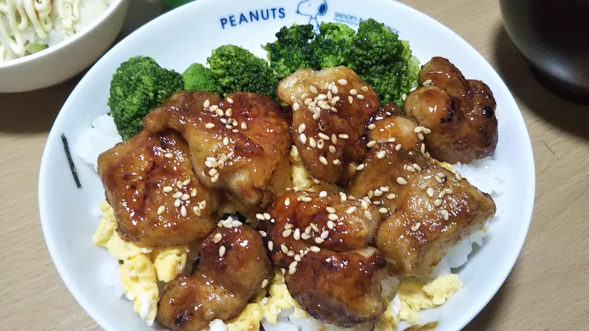@syunkon0507 ゆり先生。こんばんは🐰
私も週末、丼にして作りました😃
元々、もも肉は一口大に切って
冷凍保存してあるのを使い
大葉が無くてブロッコリーで代用🤫
(何でも大丈夫です✌️)と番組内での、お声が聞こえてきました
甘辛ダレ食欲倍増😋
超～美味しかったです🙆 