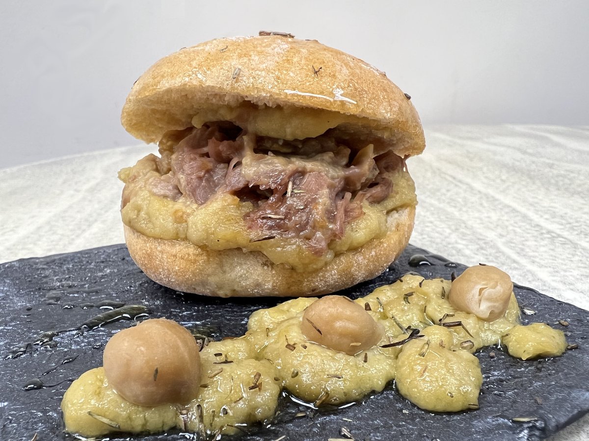 📷El principal ingrediente es el pan, hecho con  harina de trigo negrillo de <a href="/Despelta/">La Espelta Y La Sal</a>. El aceite es de La Alcarria. La sal, de Sal DE Saelices los garbanzos, de <a href="/LegumbresBurcol/">Legumbres Burcol</a>,  la miel de El ColmenardeValderromero,  el tomillo de Sierra Ministra y el vino  de Mondéjar